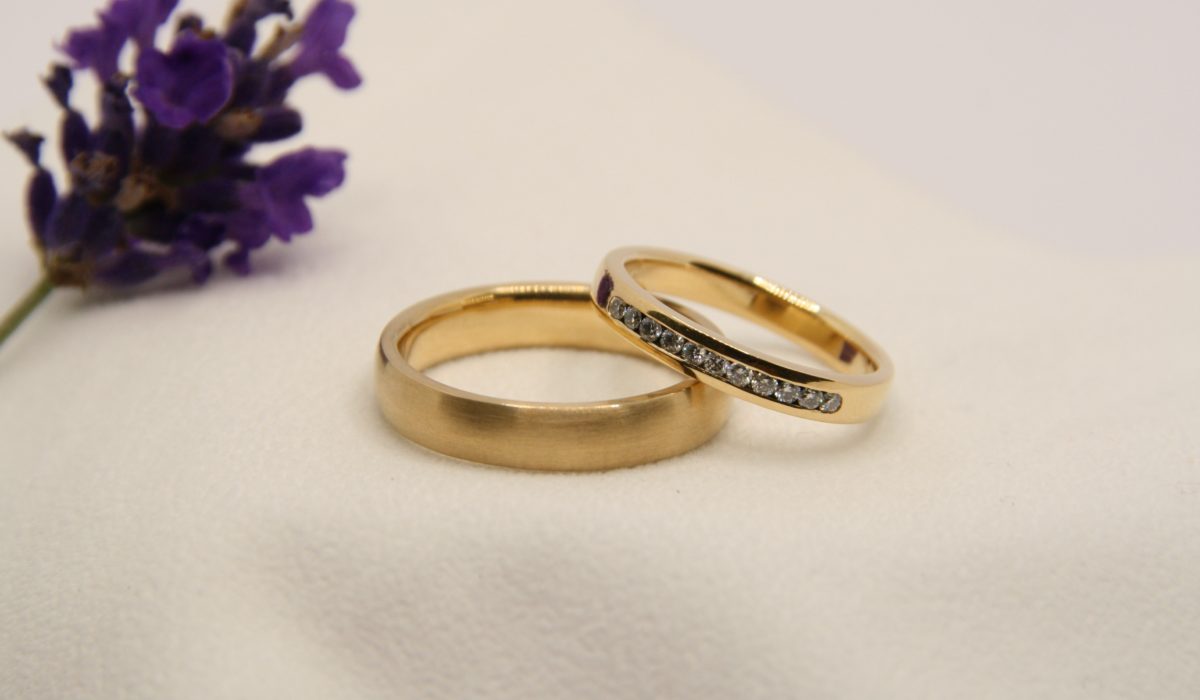 Eheringe mit Diamanten
